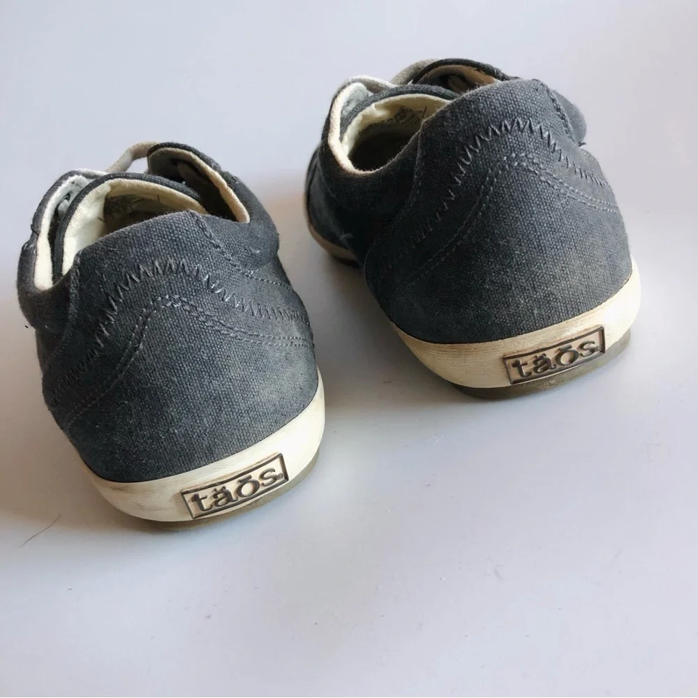 Taos Star Charcoal Gray Lace Up Sneakers