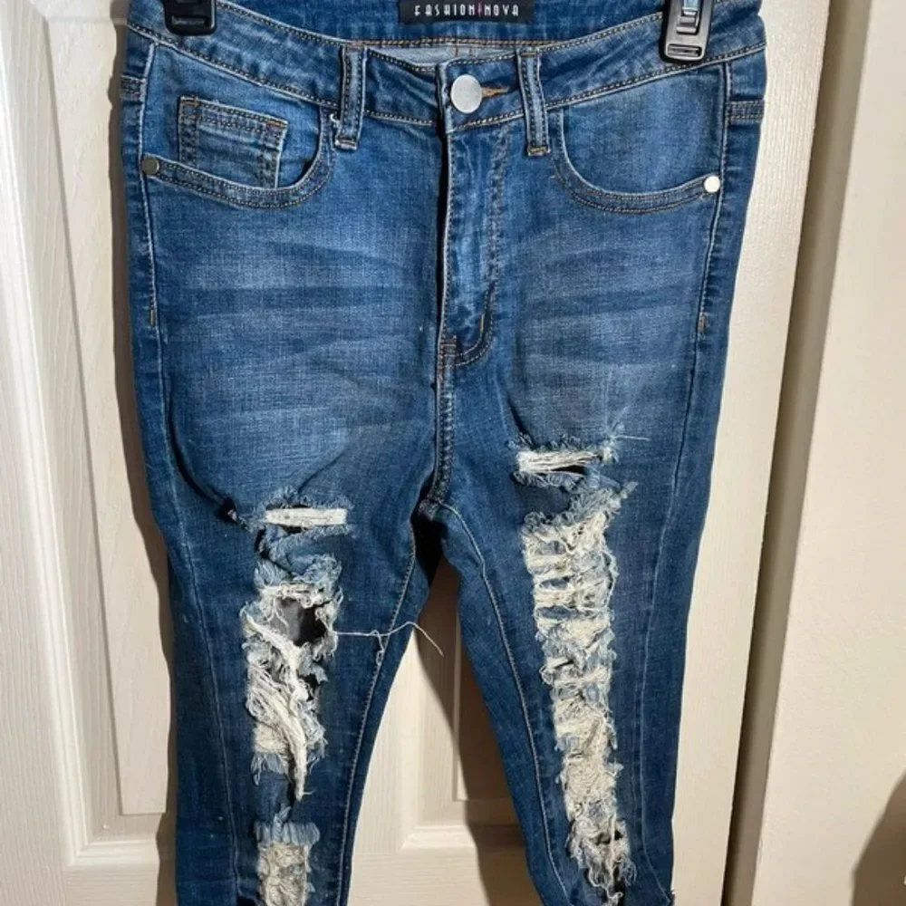 Fashion Nova Cropped‎ Jeans 3