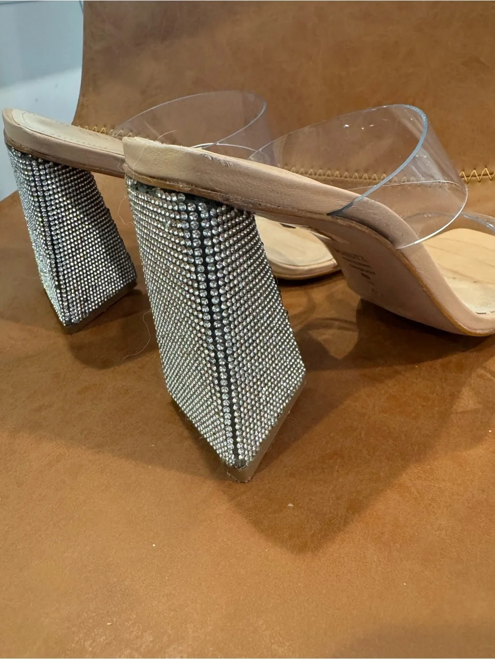 SCHUTZ sleek clear
