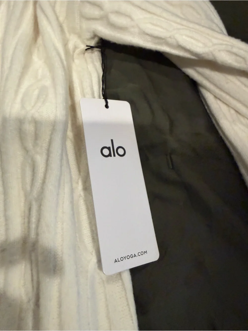 ALO Yoga cream cable