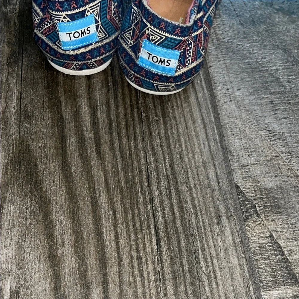 Toms design ideal chic