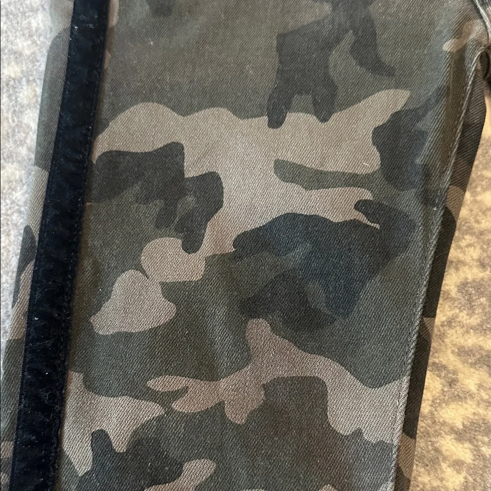 DL1961 CLOE KIDS Camo Skinny Jeans with Black Side Stripe IN VELVET SIZE 8