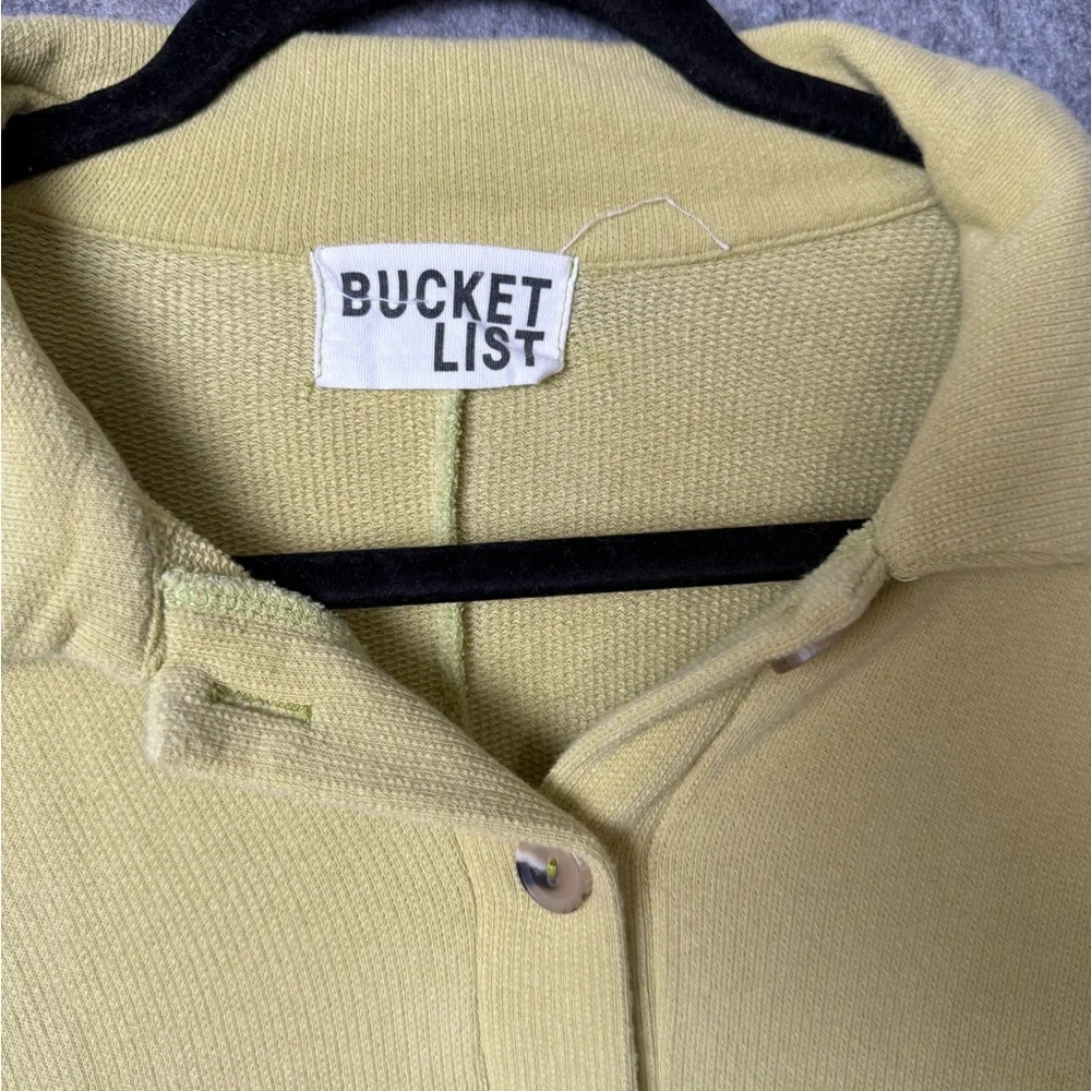 BUCKETLIST knit button