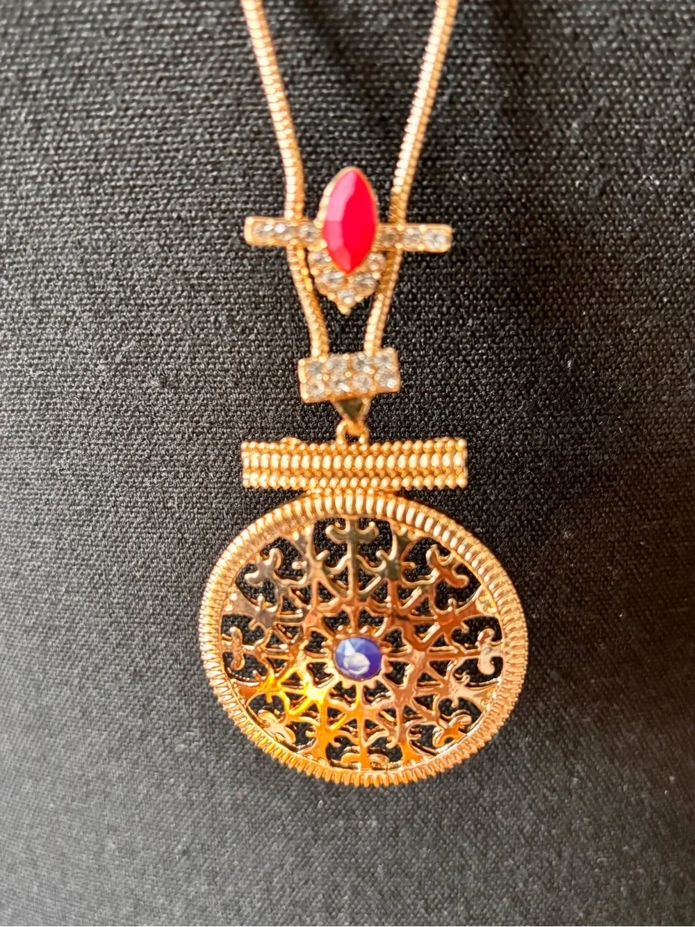 Guess vintage Gold-Tone Multi-Strand Pendant Necklace Multicolor Stones