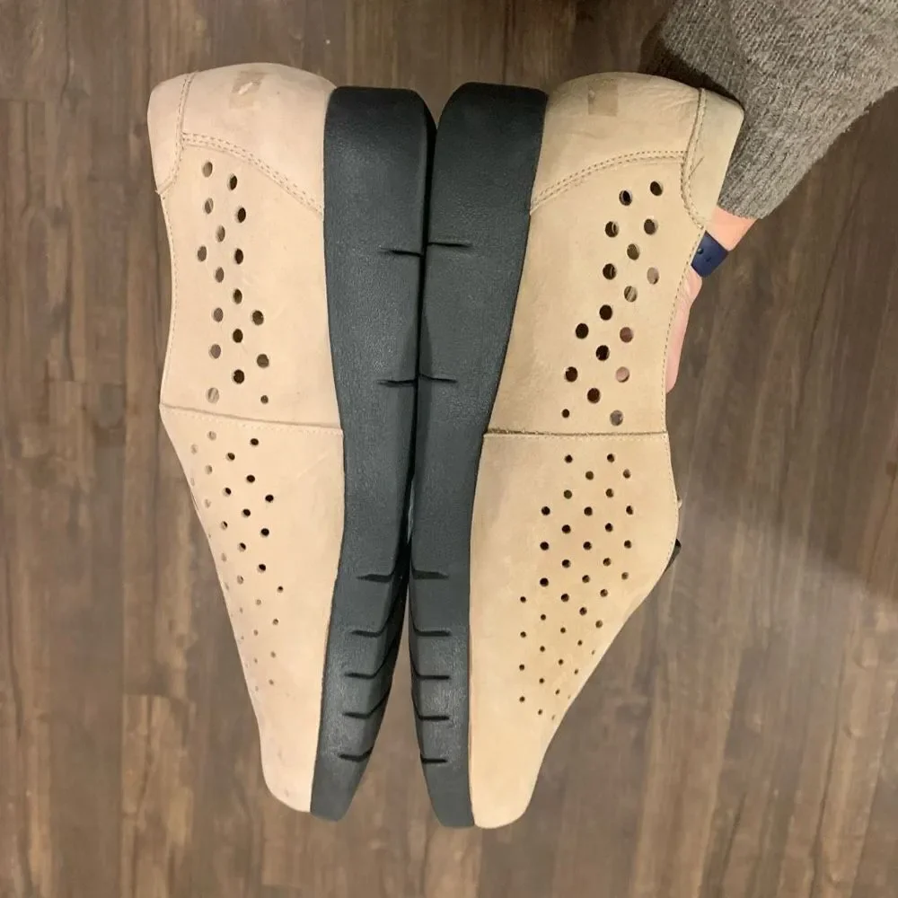 Clarks beige suede