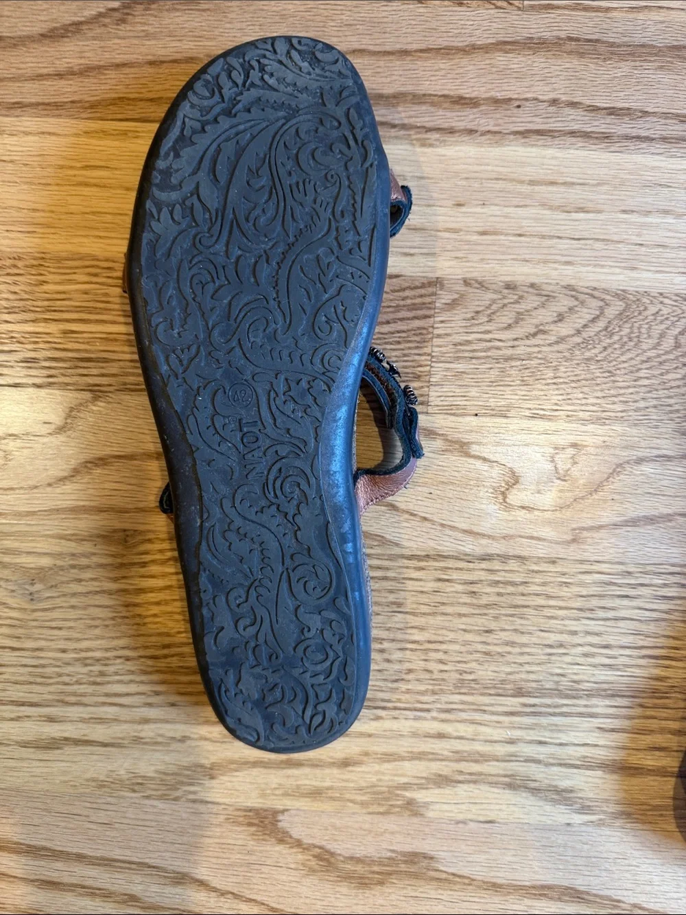 Naot easy studs footbed