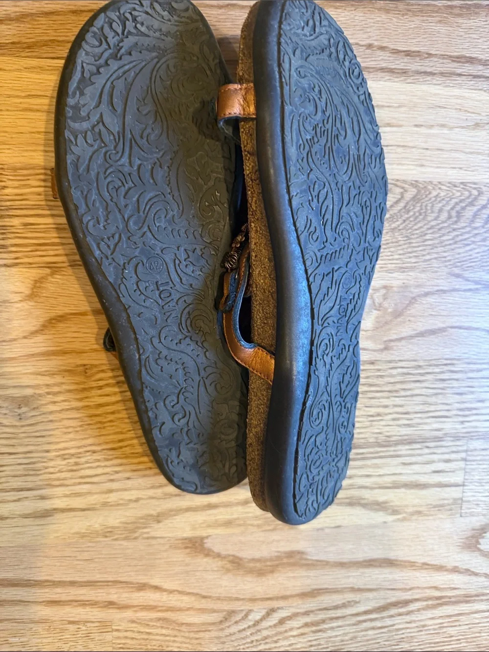 Naot adjustable slip cushioned