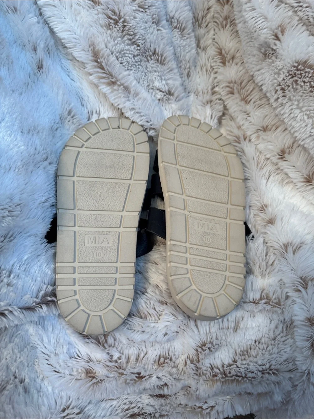 MIA wear secure sole