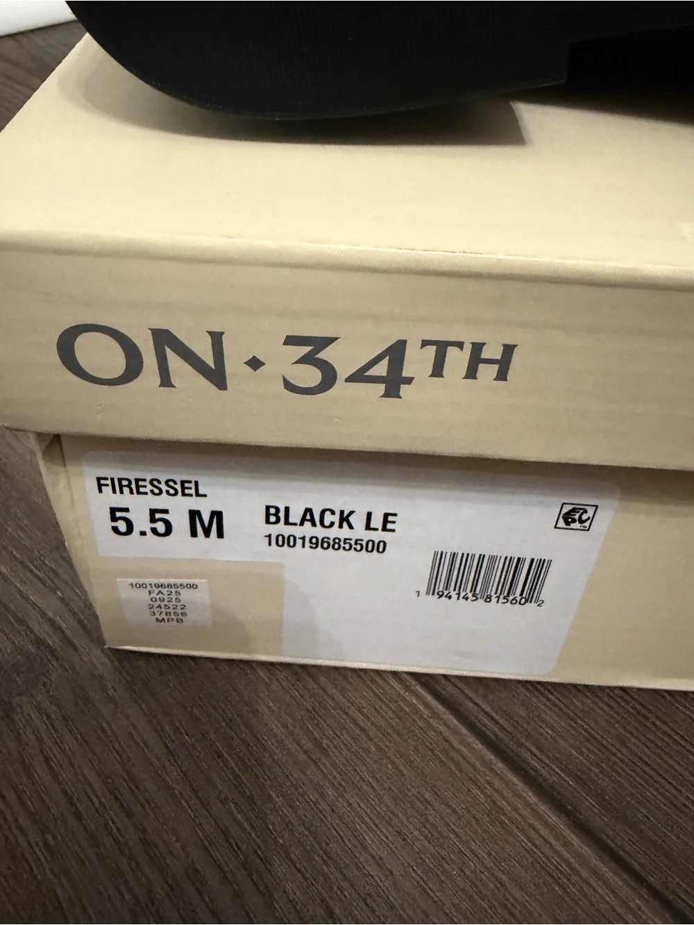 ON 34th strap sole complements