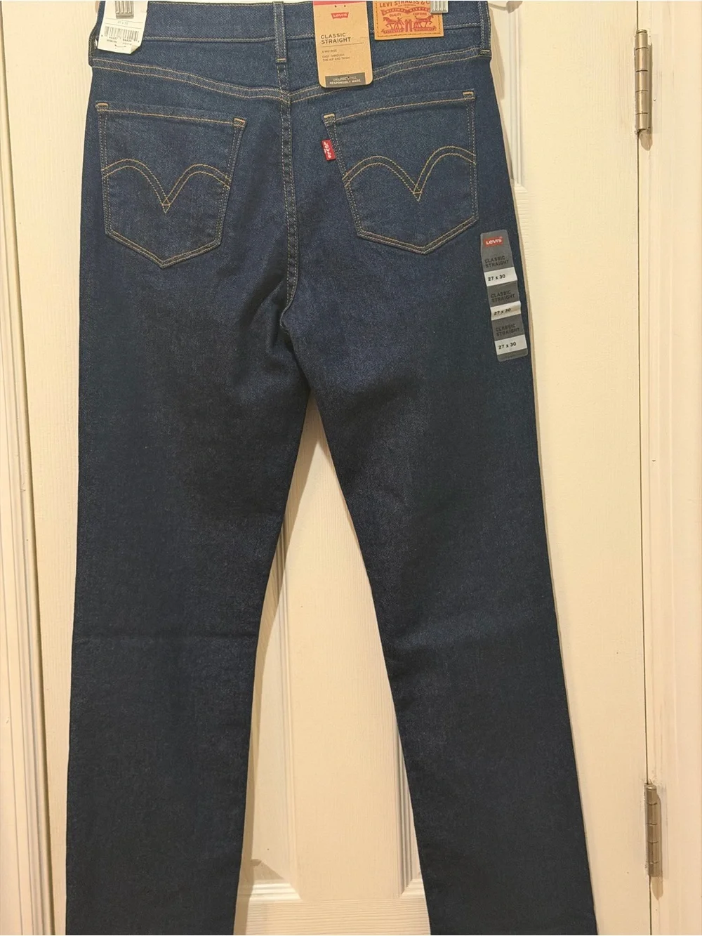 NWT Levi's Women's Slim Straight Jeans in Dark Indigo