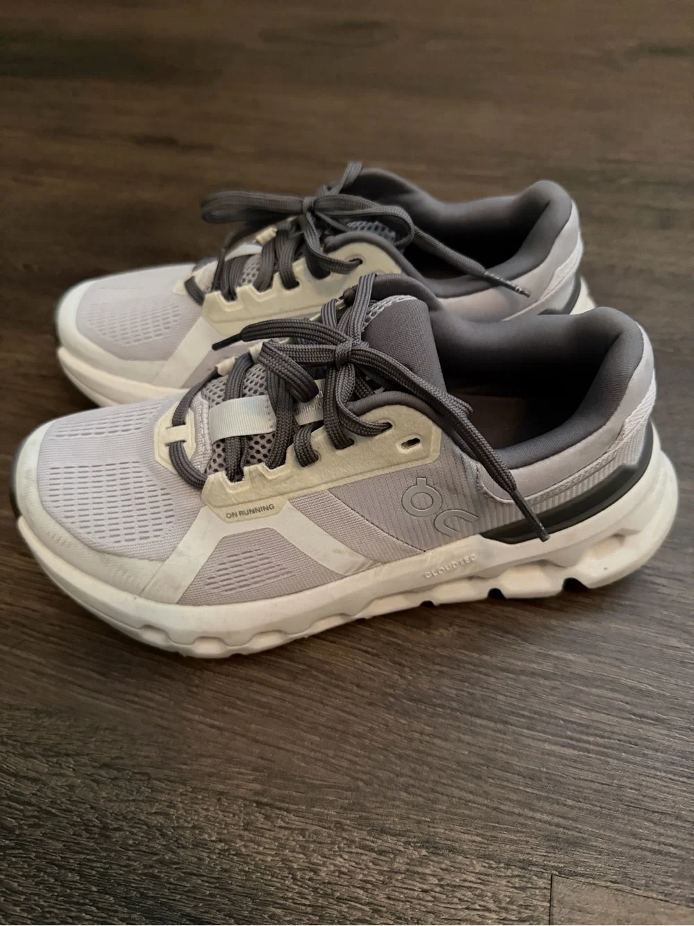 On Clouds light gray