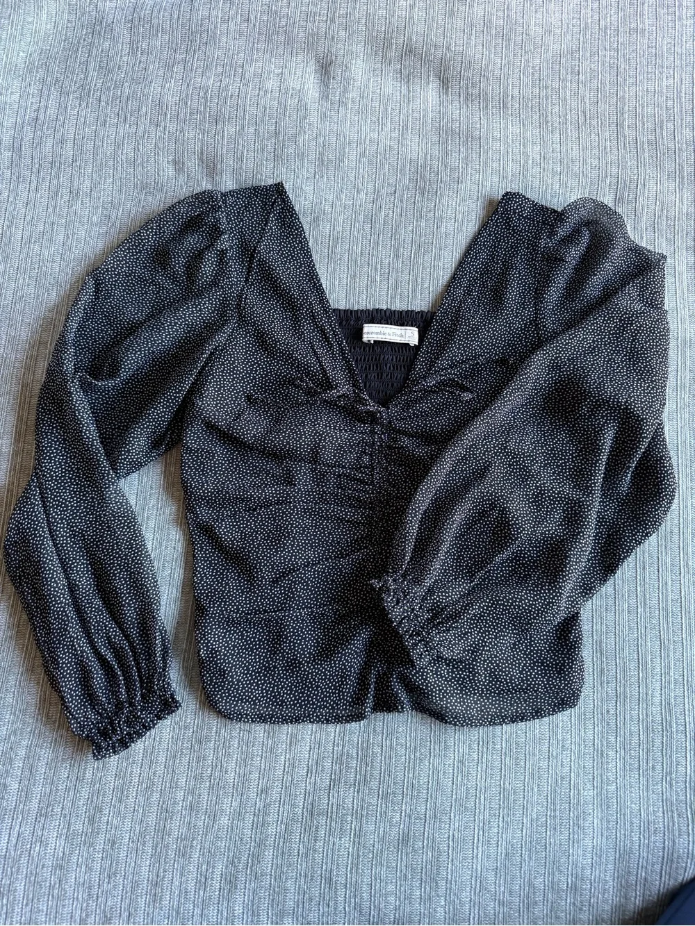 Abercrombie & Fitch Black Microdot V-Neck Puff Sleeve Blouse