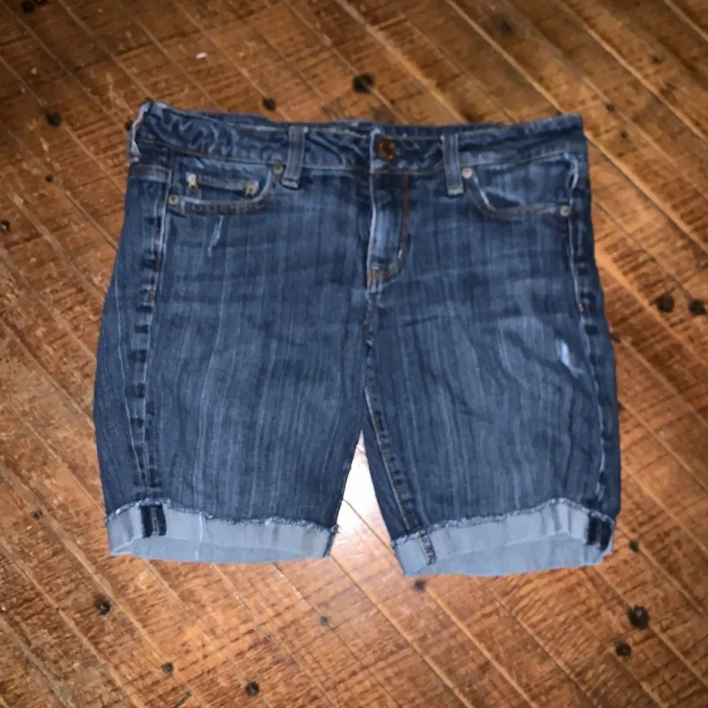 American Eagle cutoff cuffed size 8 denim normcore shorts