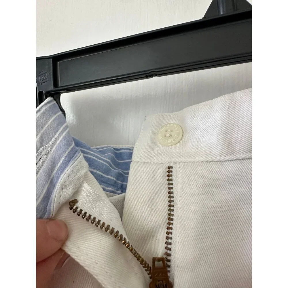 Liz Claiborne women’s size 12 white shorts