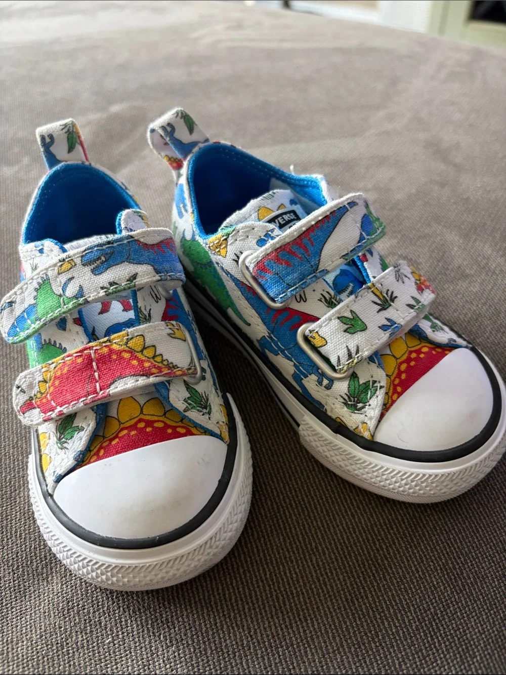Converse 🦕 party