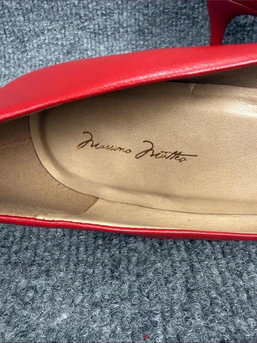 Massimo Matteo sleek red