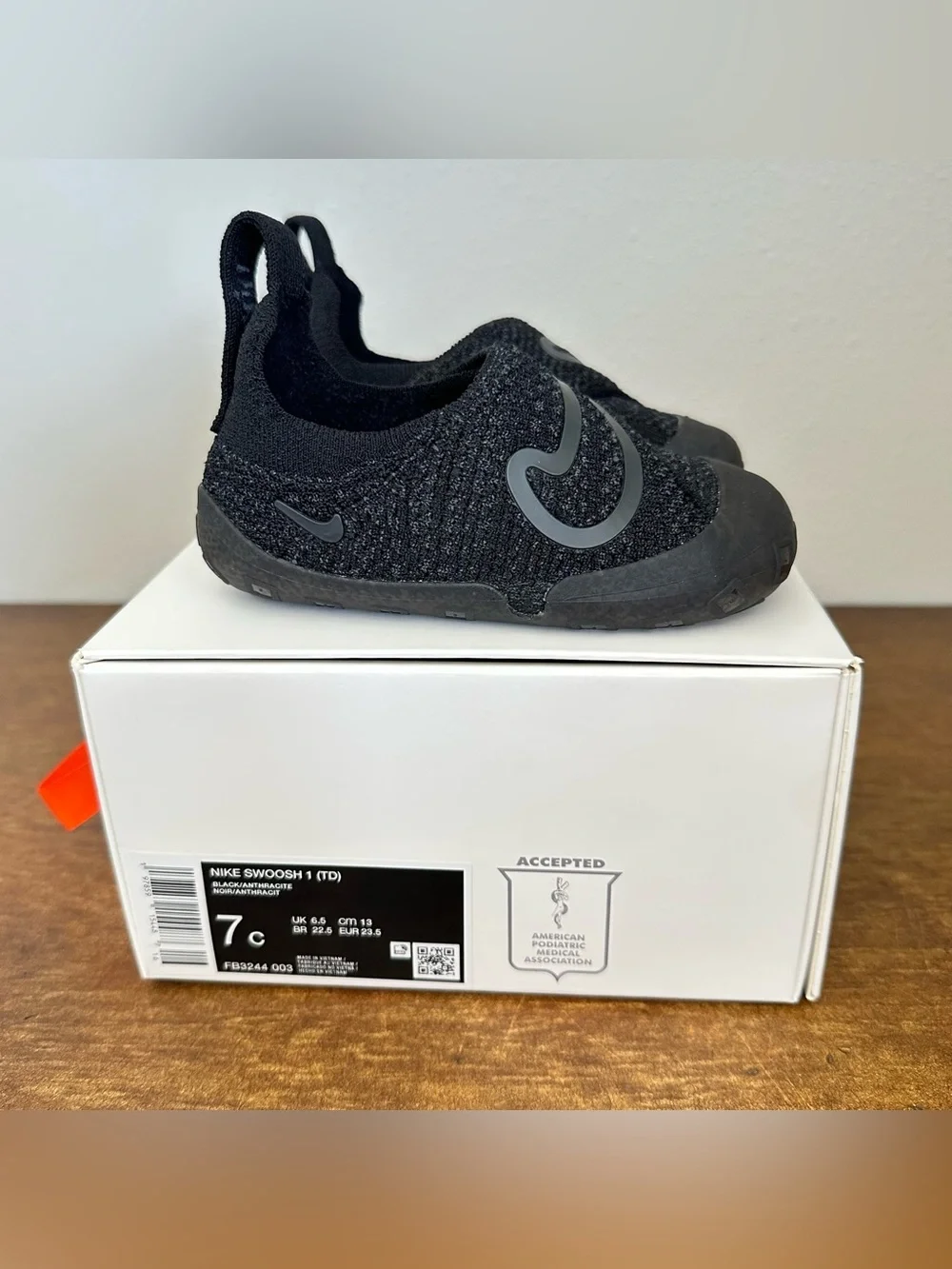 Nike swoosh flyknit