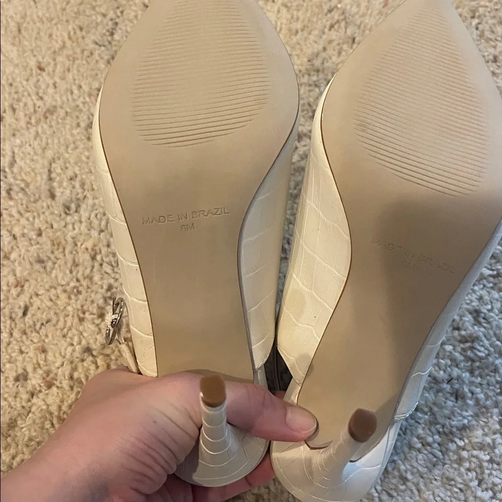 White faux crocodile Steve Madden heels size 6 NWOB
