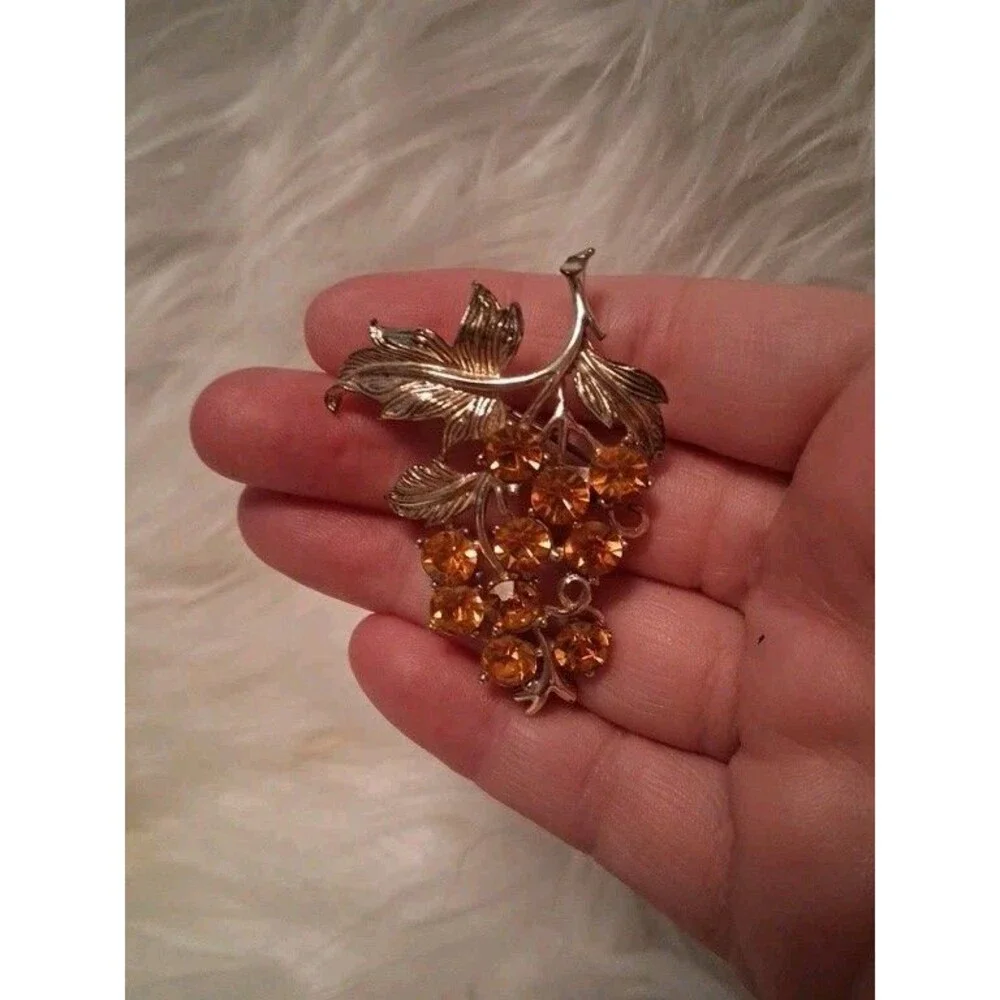 Grape Cluster Amber Pin Crystal Rhinestone Brooch Fruit Retro 1950s Vintage