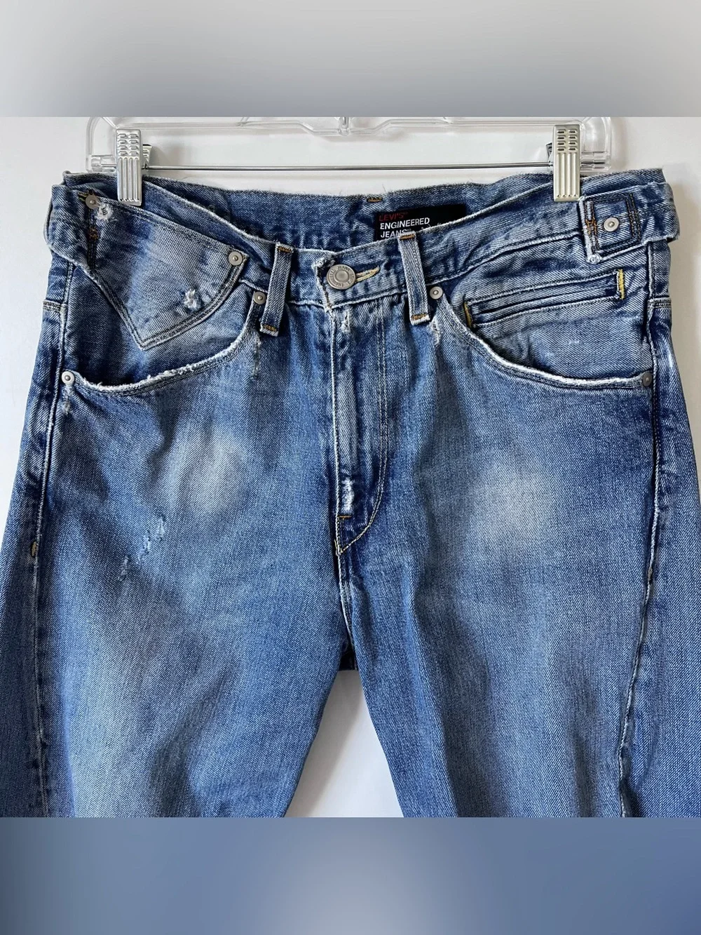 Levis ⁍̥̥̥᷅ ᴈ⁍̥̥̥᷅