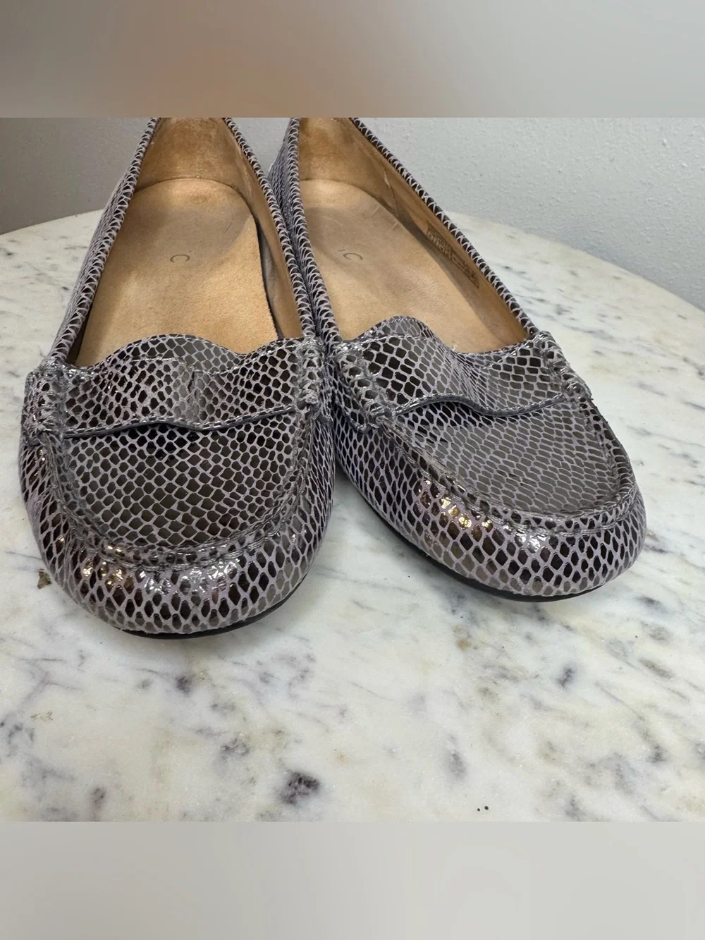 Vionic Laurun Loafers Size 8 M silver Leather comfort shoes MAKE ME AN OFFER!