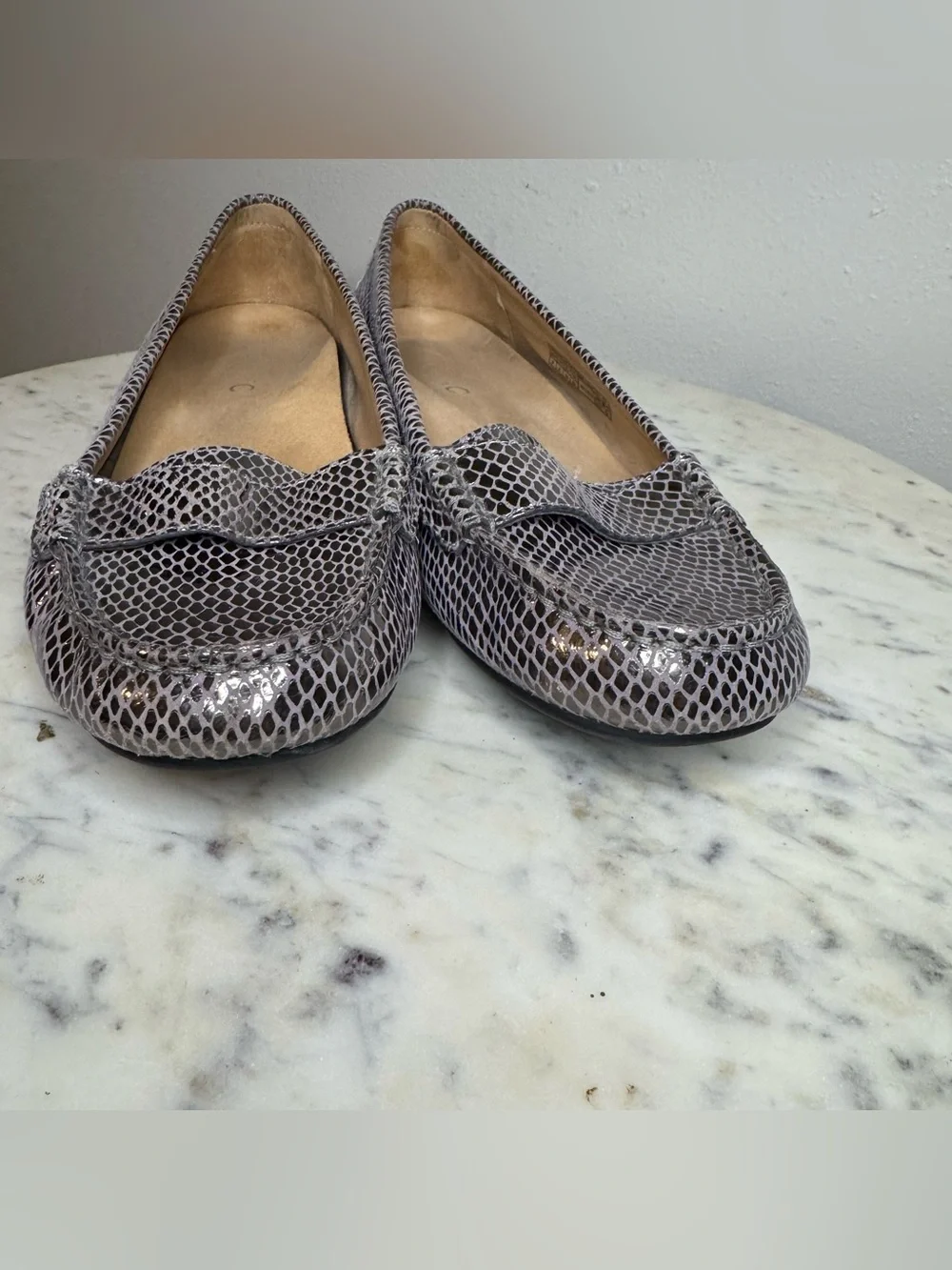 Vionic Laurun Loafers Size 8 M silver Leather comfort shoes MAKE ME AN OFFER!