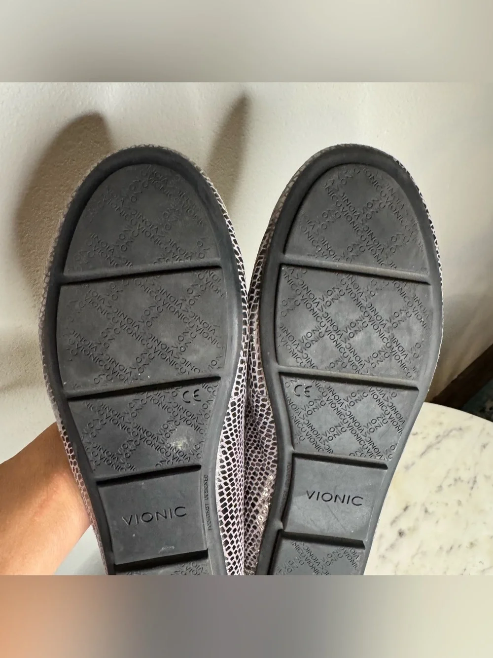 Vionic Laurun Loafers Size 8 M silver Leather comfort shoes MAKE ME AN OFFER!