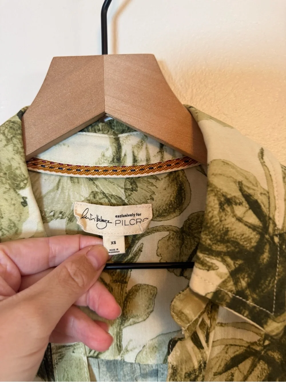 Anthropologie The‎ Romy Relaxed Buttondown Shirt by Pilcro: Manel Villalonga