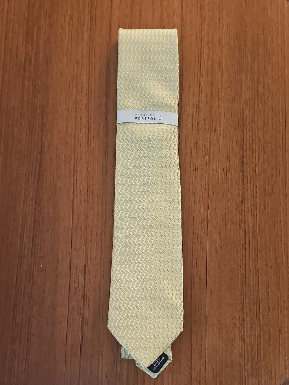 **NWT** Yellow With Light Blue Pattern Perry Ellis Portfolio Tie