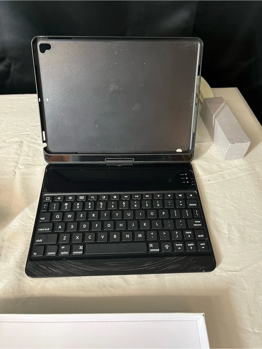 Wireless Bluetooth Tablet Keyboard with Blue Backlight