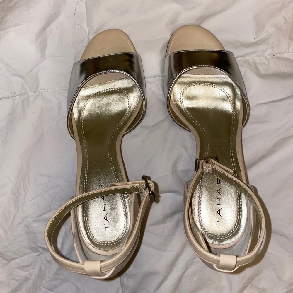 Tahari leather tan