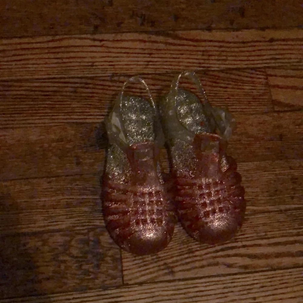 Jellies for a toddler size 6.