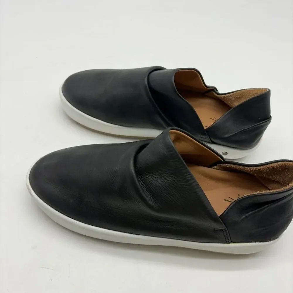 beek Slip-On Sneakers