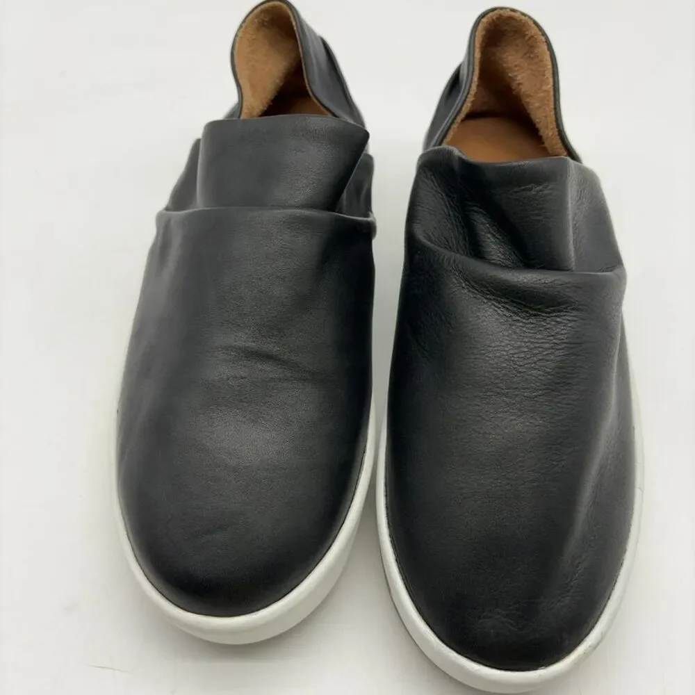 beek Slip-On Sneakers