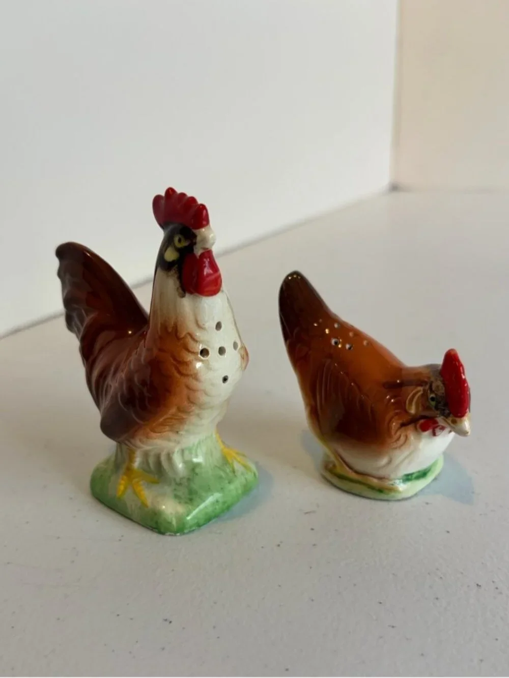 Vintage Rooster Chicken Hen Salt and Pepper shakers Kitsch kitchen Farmhouse 60s