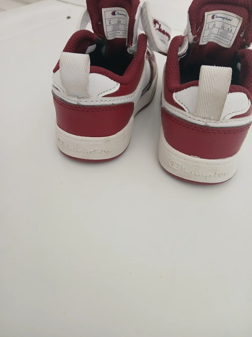 Champion toddlers White and Red Low-Top Sneakers