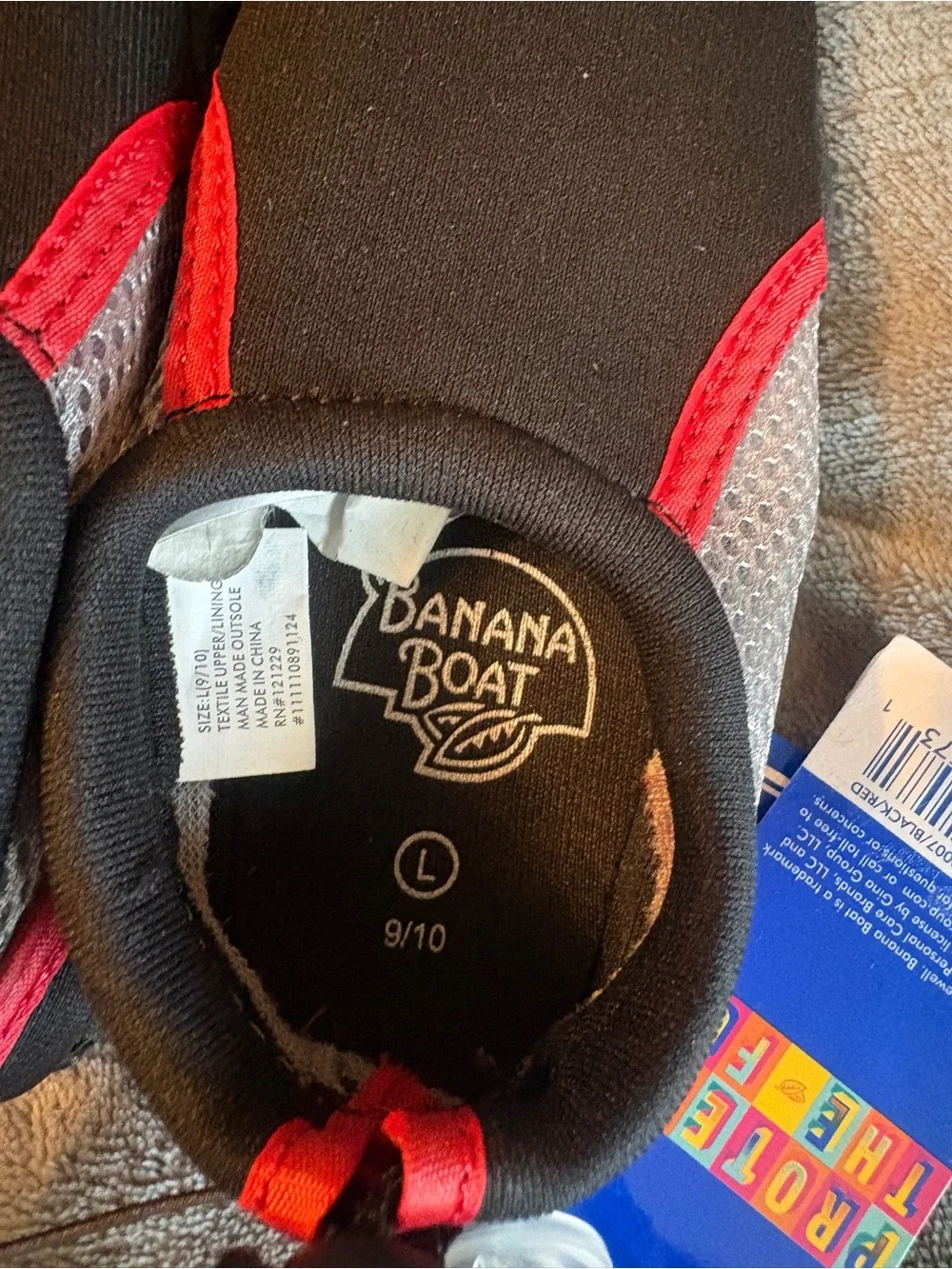 Banana Boat Kids Black and Red Water Shoes Size L (9/10)