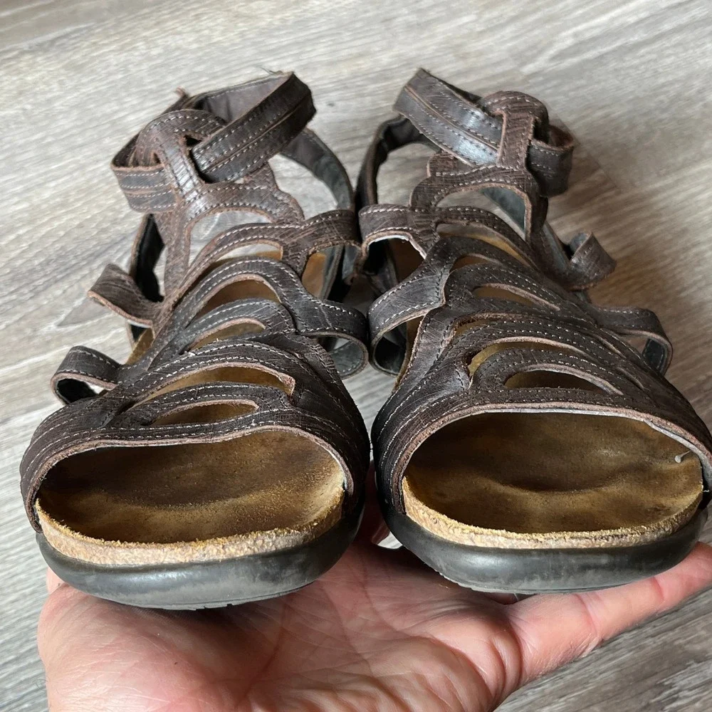 Naot sandal style good
