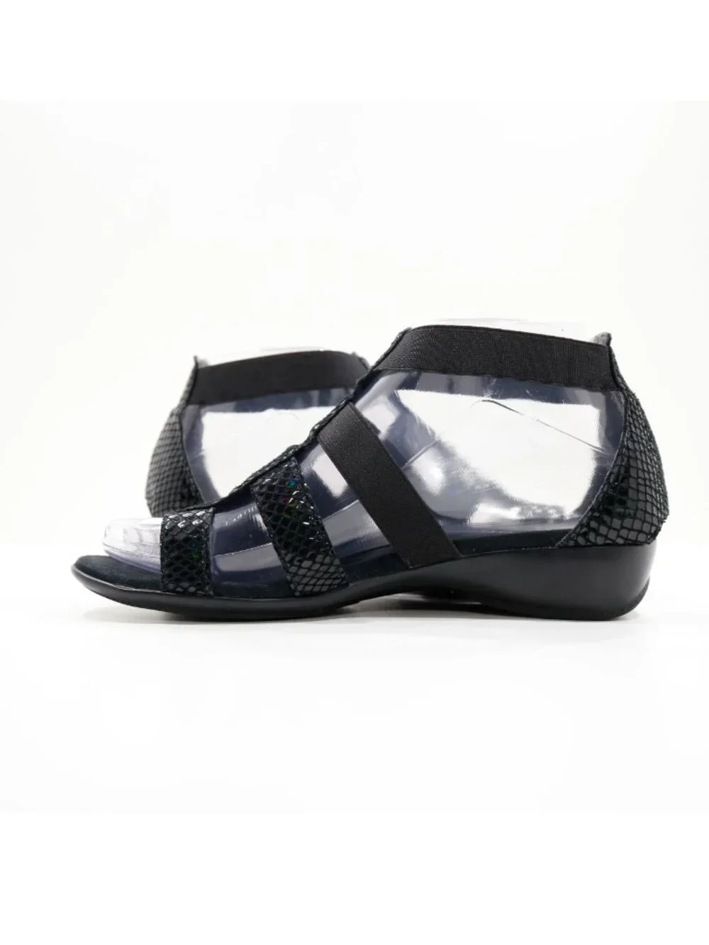 Munro zena black