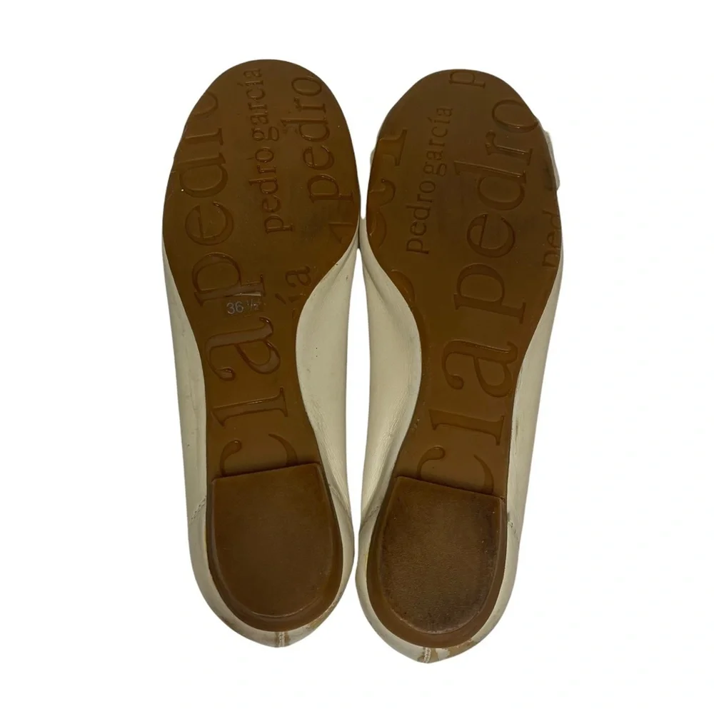 RARE PEDRO GARCIA Bone Avalon Flats With Skull and Crossbones 36.5