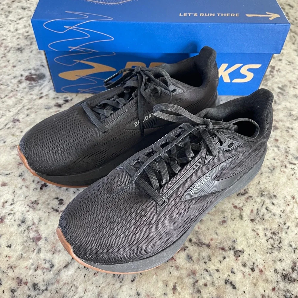 Brooks revel running