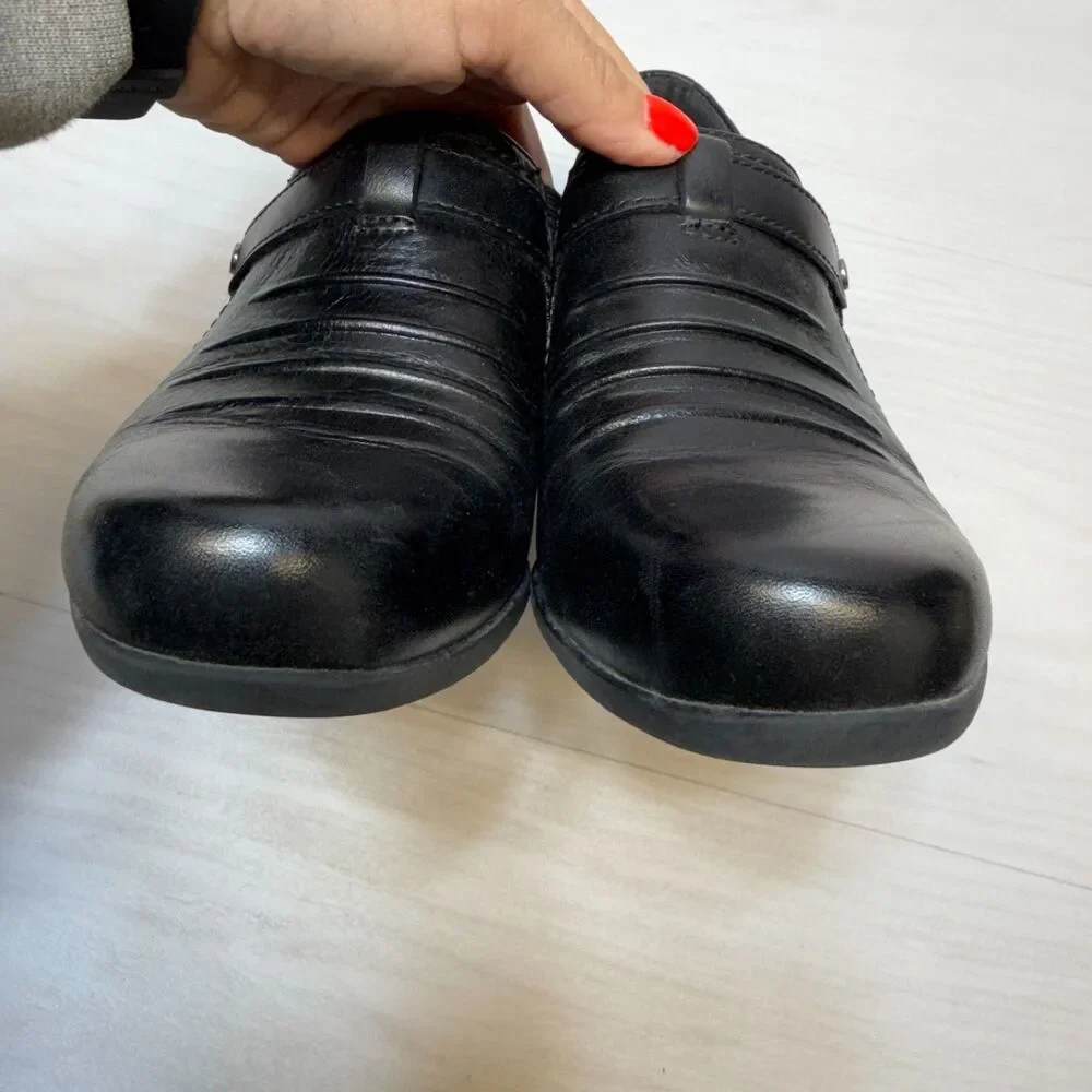 Clarks or show