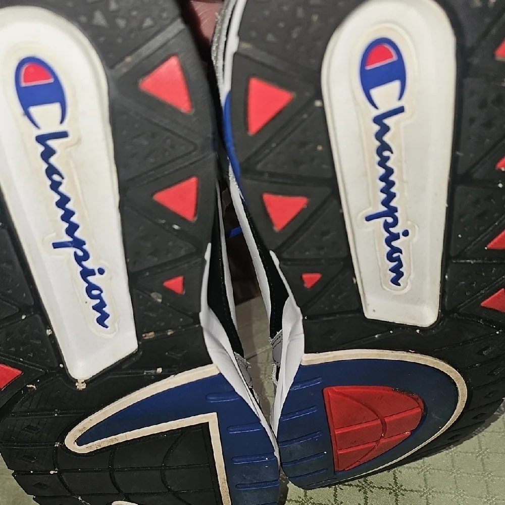 Champion Women's White, Black, and Red Logo Sneakers Size 8