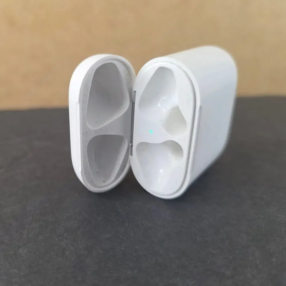 Apple AirPods charging case (Model A1602)