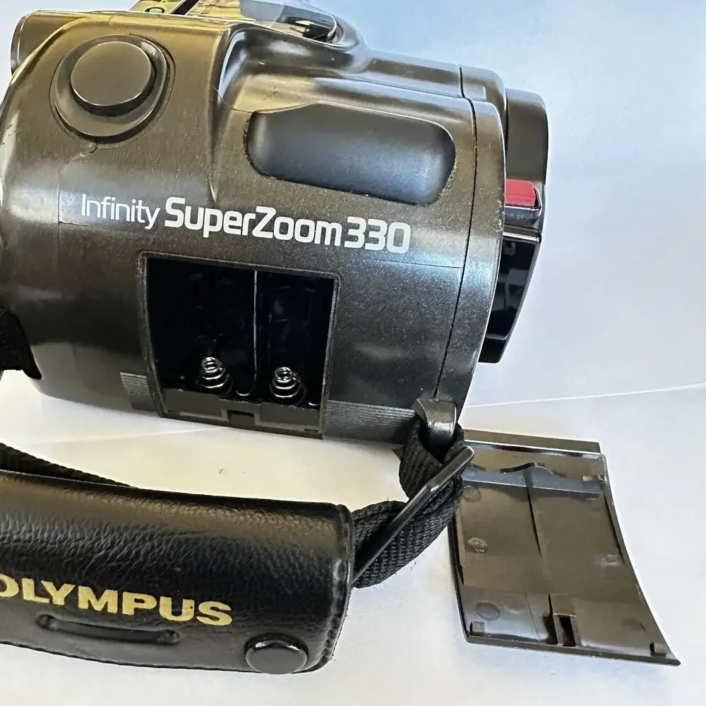 Vtg Olympus Infinity SuperZoom 330 AF Point & Shoot 35mm Film Camera Works