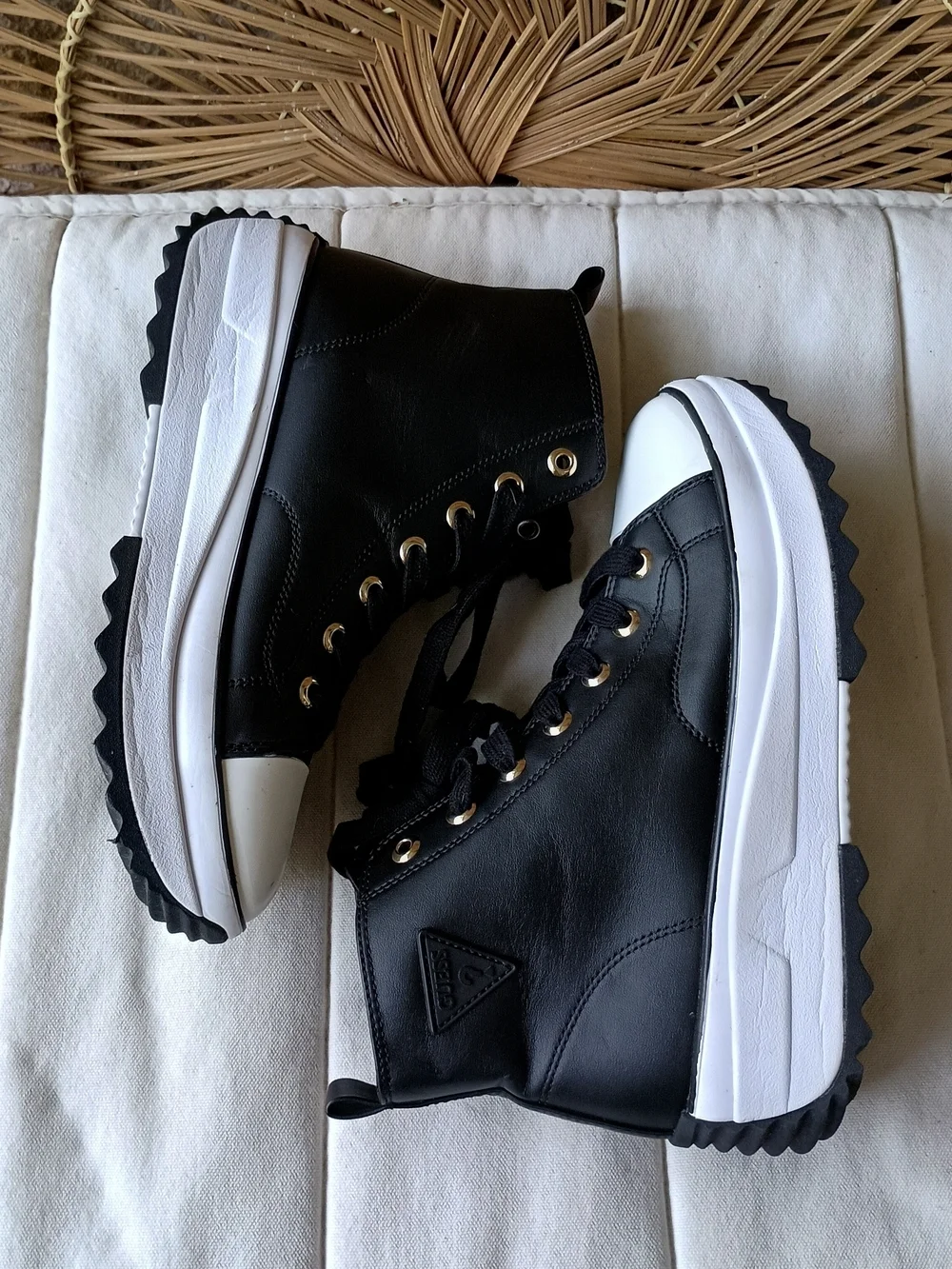 Guess stylish high