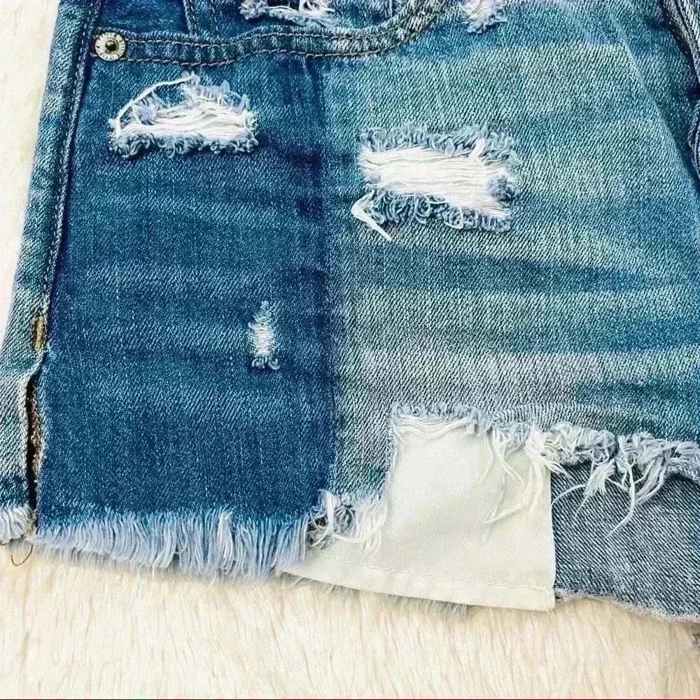 American Eagle Highrise Festival Patchwork‎ Distressed Frayed Denim Short Size 2