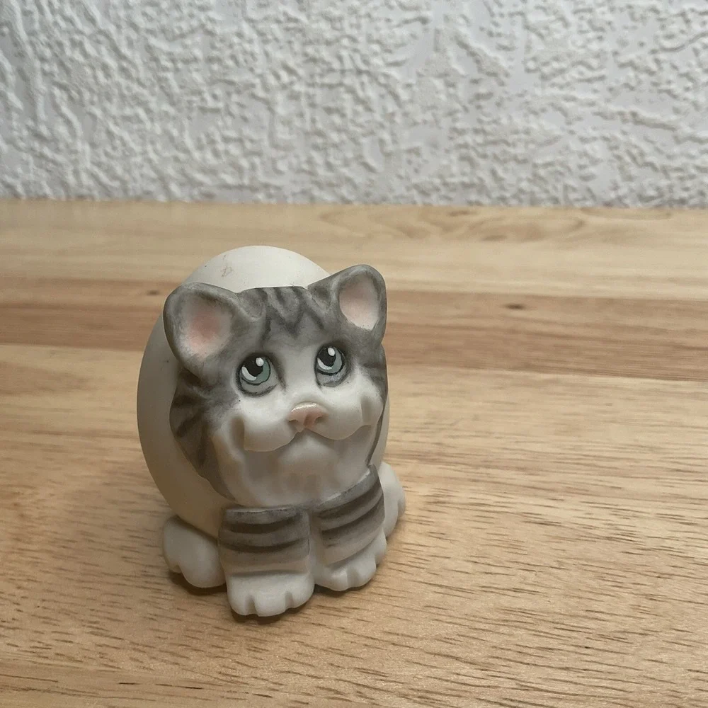 Allyson Nagel Cat Figurine Gray And White Egg Shaped Porcelain ArtistSigned Rare