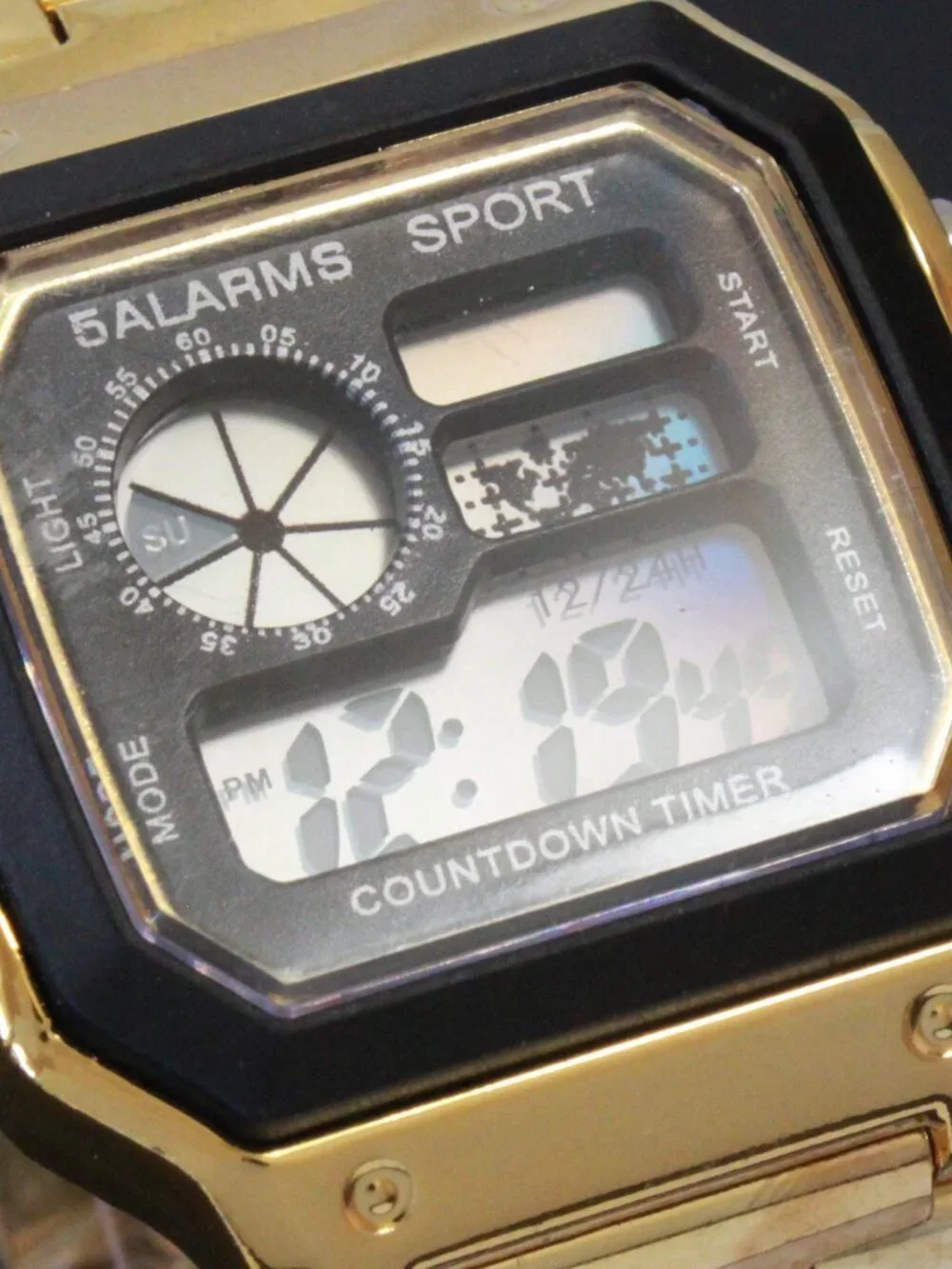 N/A dial watch