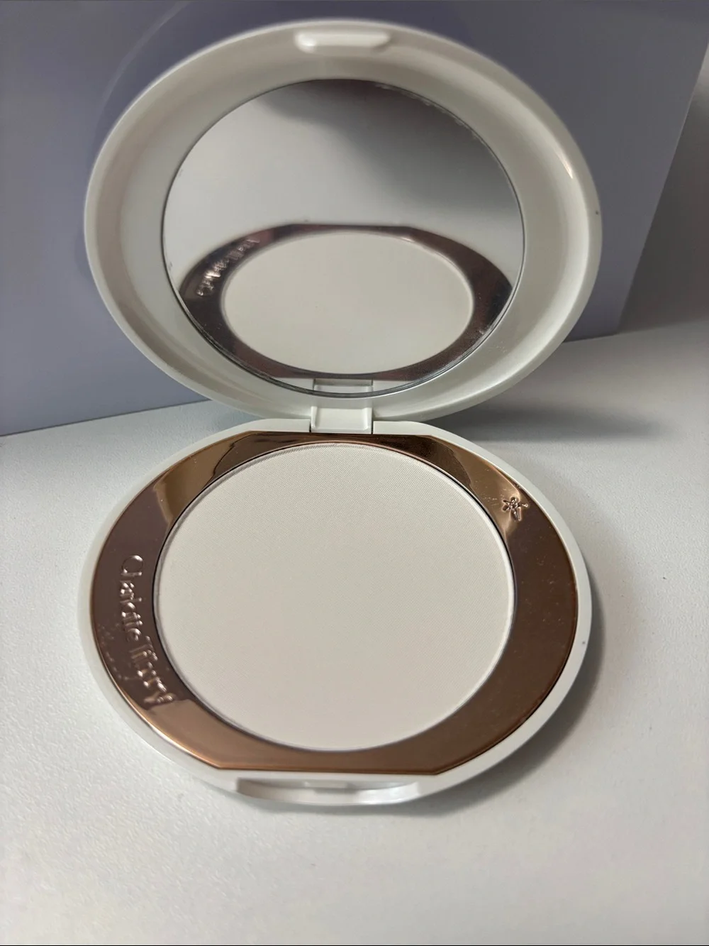 Charlotte Tilbury Airbrush Brightening Powder - White & Gold Accents